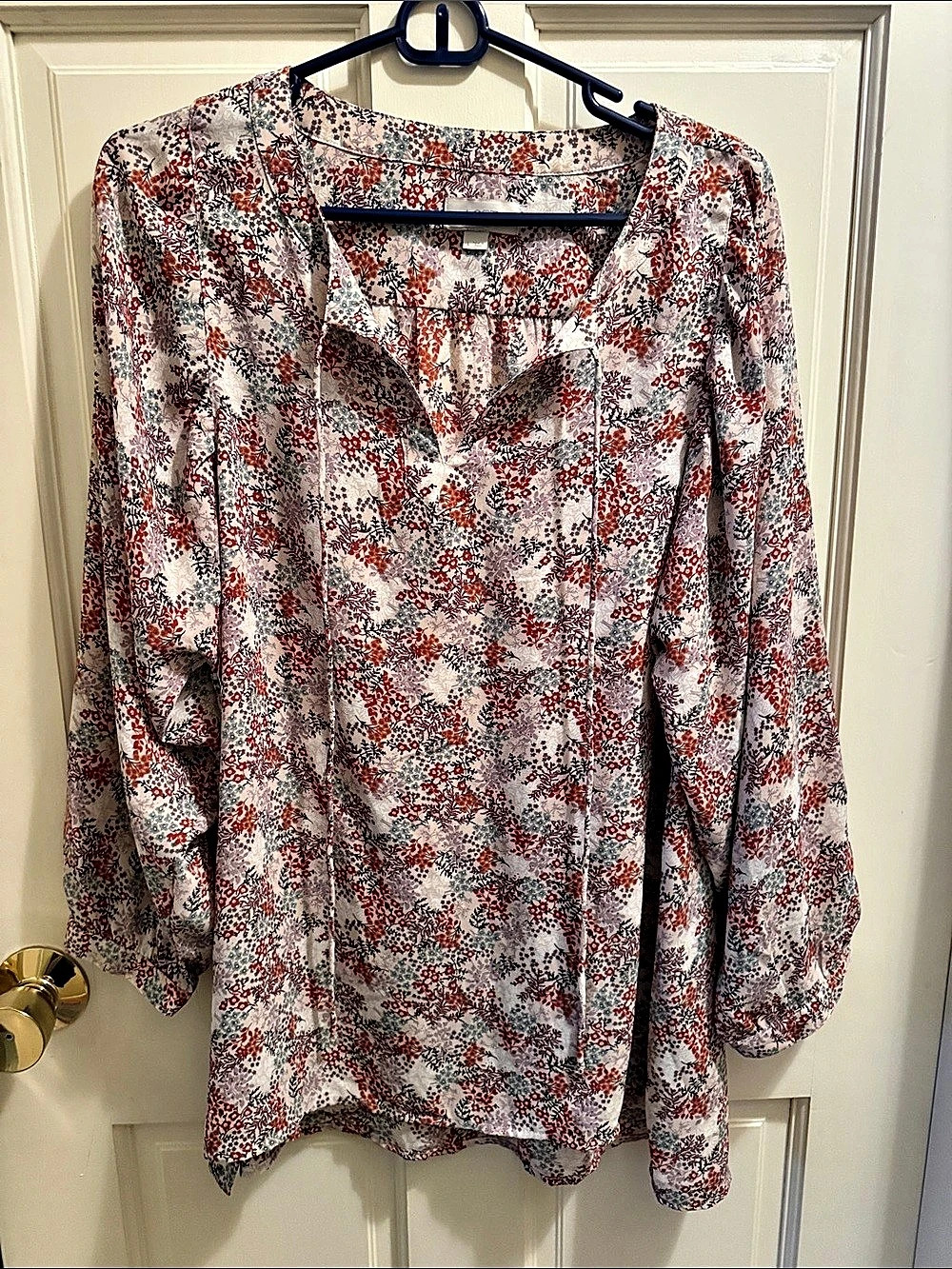 LOFT Floral Blouse in White & Red Size Medium Like New